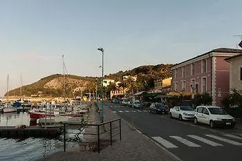 アパート La Vecchia Scuola カーヴォ